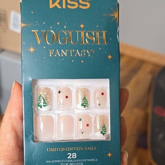 KISS and imPRESS Nail Sets - Festive Designs - Picture 3 of 5